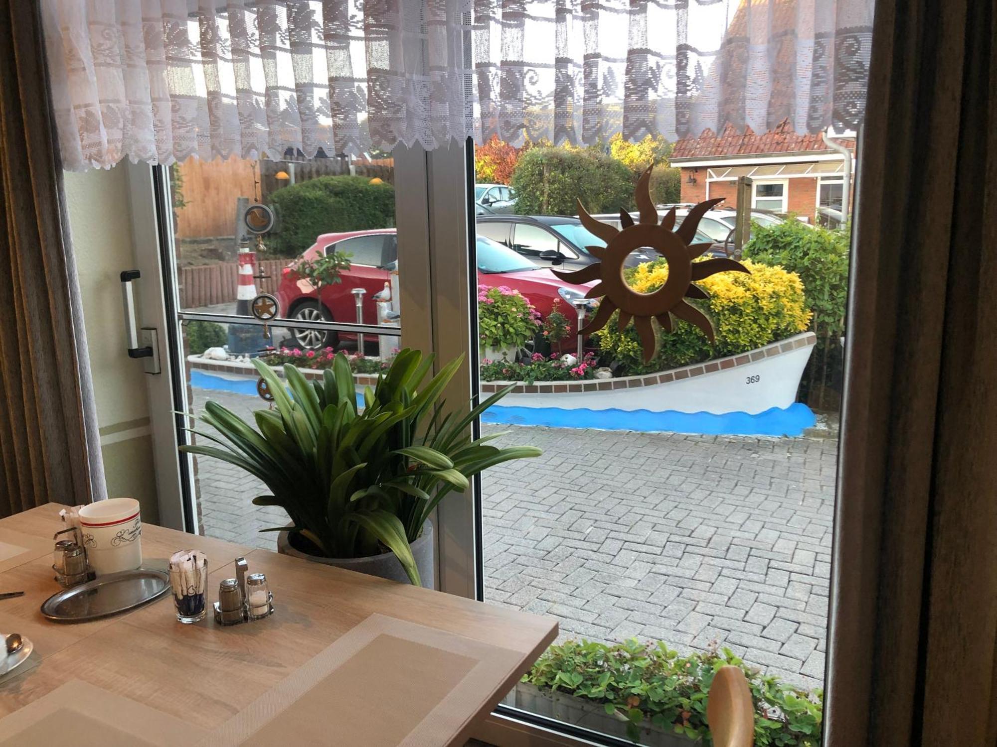 Garni Hotel-Pension Holum Neuharlingersiel Extérieur photo
